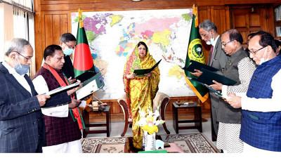 শপথ নিলেন নব-নির্বাচিত ছয় সংসদ সদস্য