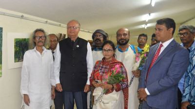 যশোরে দুই বাংলার শিল্পীদের আঁকা ছবির প্রদর্শনী