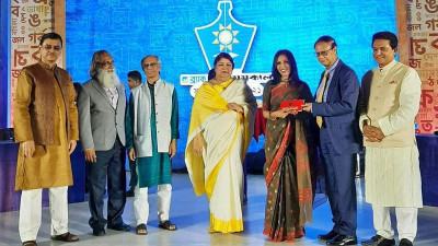 বর্ণাঢ্য আয়োজনে দেয়া হলো ব্র্যাক ব্যাংক-সমকাল সাহিত্য পুরস্কার