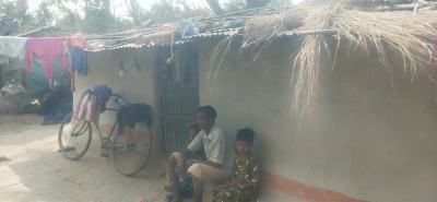 নিজের জমিতেই ‘‌শ্রমিক’ বুধরাই
