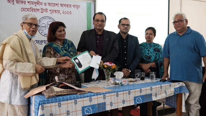 গবেষণা প্রকাশনার জন্য সম্মাননা পেলেন জাবি অধ্যাপক মনিরুজ্জামান