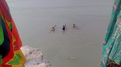 নদীতে গোসল করতে নেমে গৃহবধূর মৃত্যু