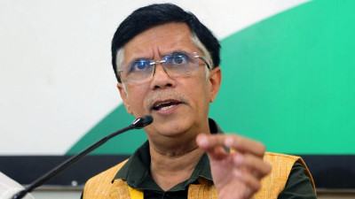 মোদির সমালোচনা করায় প্লেন থেকে নামিয়ে কংগ্রেস নেতাকে গ্রেফতার