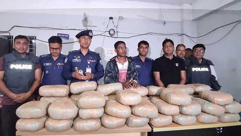 কসবায় ৯০ কেজি গাঁজাসহ কারবারি আটক