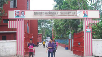 পরিশোধিত সেশন ফি ফের দাবি, শিক্ষার্থীদের বিক্ষোভ