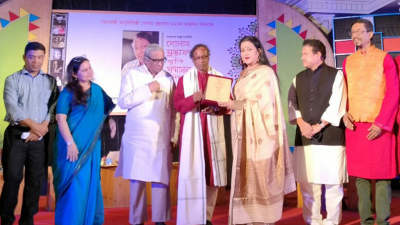 গোলাম মুস্তাফা স্মৃতি সম্মাননা পেলেন অঞ্চল চৌধুরী
