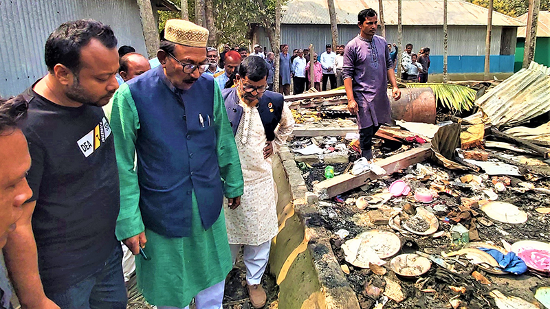 আহমদিয়া সম্প্রদায়ের বাড়িঘর পরিদর্শনে সংসদ সদস্য