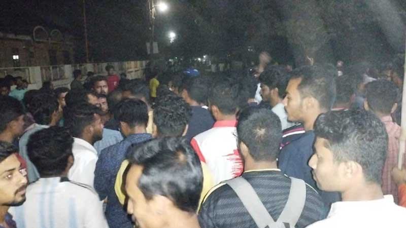 স্থানীয়দের সঙ্গে রাবি শিক্ষার্থীদের সংঘর্ষ আহত ২ শতাধিক