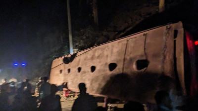 রাঙ্গামাটিতে পর্যটকবাহী বাস উল্টে নিহত ২