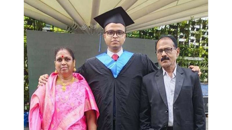 ছেলের সমাবর্তন থেকে ফেরার পথে সড়কে গেল বাবার প্রাণ