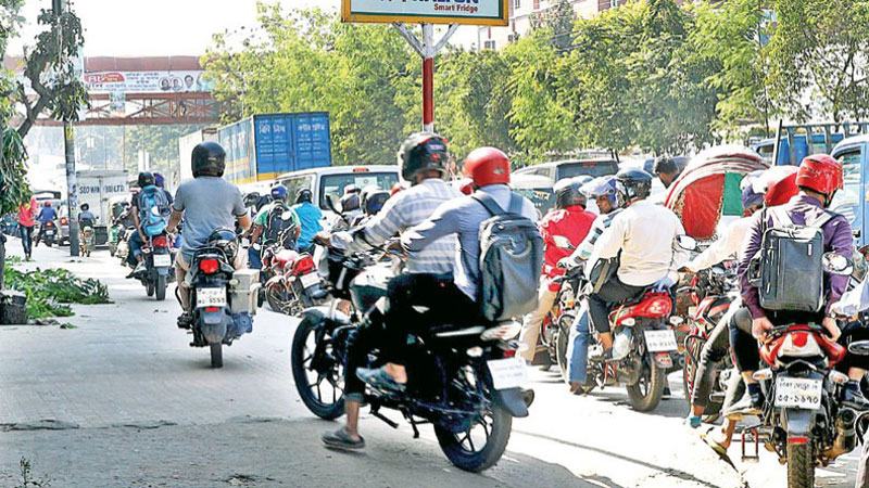 লক্ষ্য থেকে এখনো অনেক  দূরে বিআরটিএ