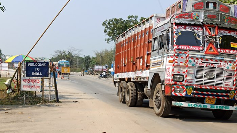 আত্মগোপনে ভারতীয় তিন ট্রাকচালক