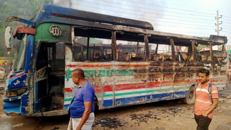 আশুলিয়ায় দুই বাসের চাপে মোটরসাইকেল আরোহীর মৃত্যু