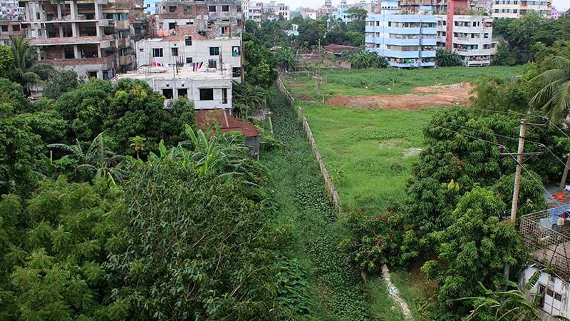 ছয় খাল ভরাটে বঙ্গবাজারে বেড়েছে অগ্নিকাণ্ডের ক্ষতি