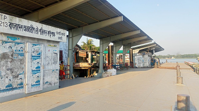 ঝালকাঠি-ঢাকা রুটে যাত্রী সংকটে বন্ধ লঞ্চ চলাচল
