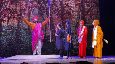 ছুটির দিনে রবীন্দ্রনাথ ঠাকুরের ‘অচলায়তন’ মঞ্চায়নে প্রাচ্যনাট
