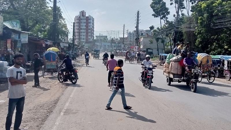 দুই পক্ষের বৈঠক আজ, সুরাহা না হলে গণপরিবহন বন্ধের হুঁশিয়ারি