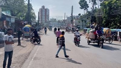 দুই পক্ষের বৈঠক আজ, সুরাহা না হলে গণপরিবহন বন্ধের হুঁশিয়ারি