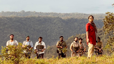 যুদ্ধক্ষেত্রের গল্প বলে ‘‌ওরা ৭ জন’