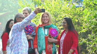 বাংলা বর্ষবরণের আনন্দে শামিল বিদেশীরাও
