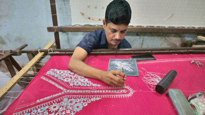 ঈদে চাহিদা বাড়ে কারচুপি ও জারদৌসি শিল্পপণ্যের