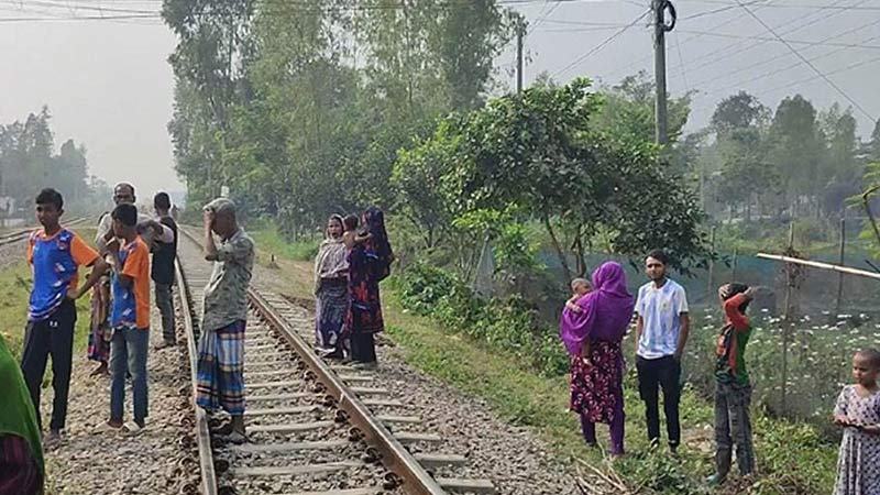 টাঙ্গাইলে ট্রেনে কাটা পড়ে মা-মেয়েসহ নিহত ৪