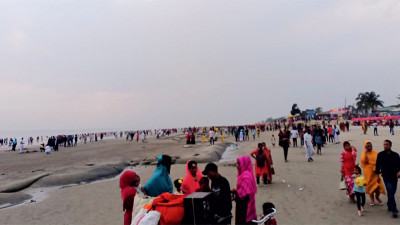 প্রাণ ফিরেছে সাগরকন্যা কুয়াকাটায়