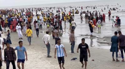 পর্যটকদের পদচারণায় মুখর কুয়াকাটা