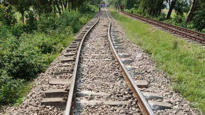 ফের বেঁকে গেল সেই রেললাইন