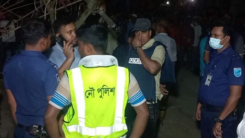 পদ্মা নদীতে ৮০ কিলোমিটার ধাওয়া করে ৭ ডাকাত আটক