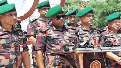 বাংলাবান্ধা স্থলবন্দর পরিদর্শনে বিজিবি মহাপরিচালক