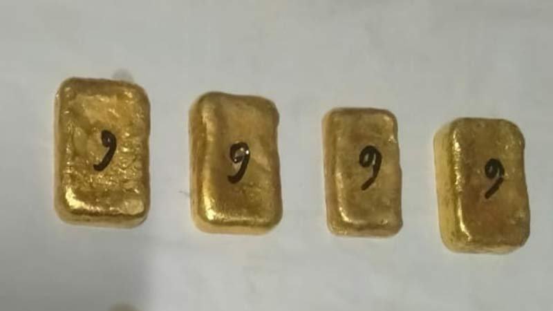 চুয়াডাঙ্গায় দেড় কোটি টাকার স্বর্ণের বারসহ আটক ৩