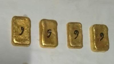 চুয়াডাঙ্গায় দেড় কোটি টাকার স্বর্ণের বারসহ আটক ৩