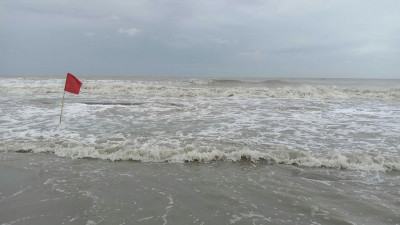 আতঙ্কে দিন কাটছে উপকূলবাসীর