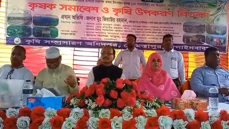 চাঁপাইনবাবগঞ্জে কৃষক পেলেন ভ্যানগাড়ি