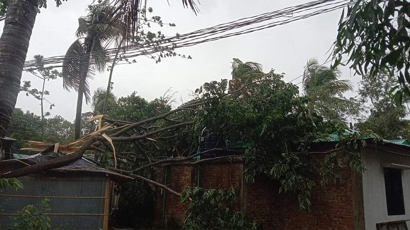 টেকনাফ-সেন্ট মার্টিনে আঘাত হানছে মোখা