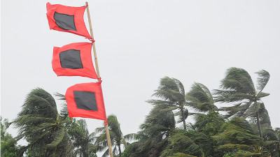 মোখায় বিধ্বস্ত পর্যটন দ্বীপ সেন্ট মার্টিন