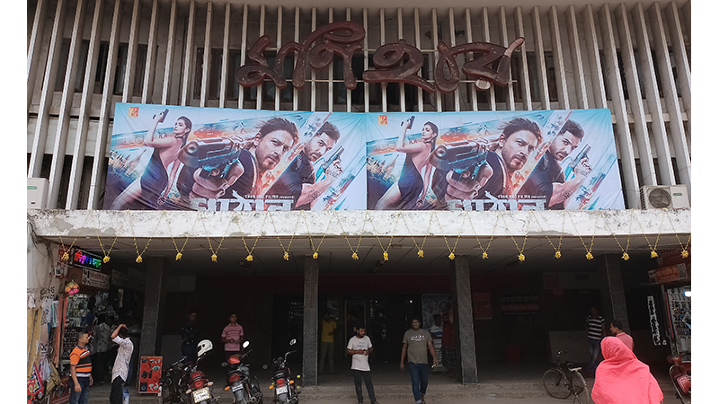 মণিহারে দর্শক টানছে না ‘‌পাঠান’