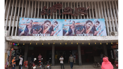 মণিহারে দর্শক টানছে না ‘‌পাঠান’