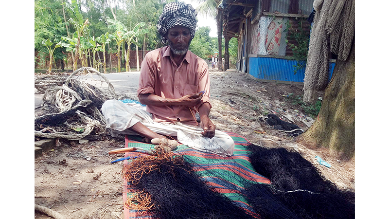 অপ্রতুল বরাদ্দ নিয়ে মিরসরাইয়ে জেলেদের মাঝে ক্ষোভ