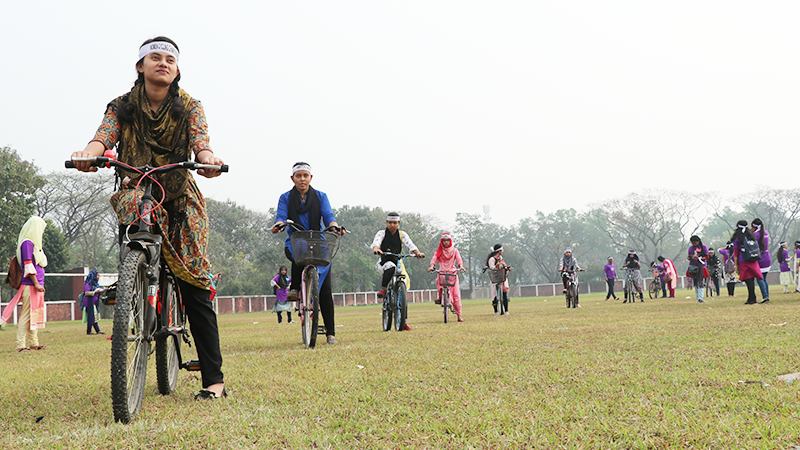 বাকৃবি ছাত্রীদের নিত্যদিনের সঙ্গী সাইকেল