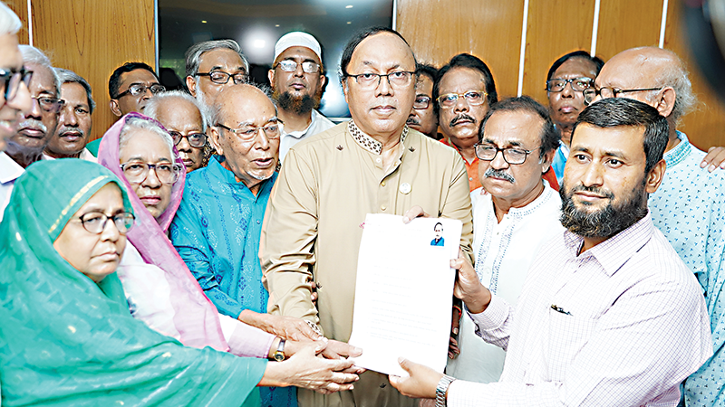 রাজশাহীতে মেয়র পদে মনোনয়নপত্র জমা লিটনের