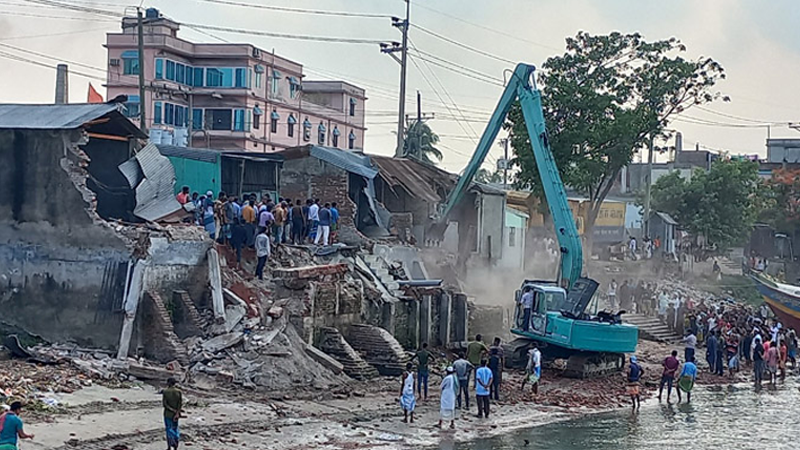 মুন্সিগঞ্জে ধলেশ্বরী তীরে উচ্ছেদ অভিযান