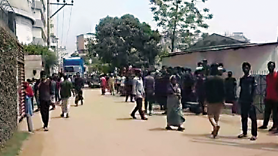 আশুলিয়ায় শ্রমিক ও পুলিশ সংঘর্ষে আহত ১৩