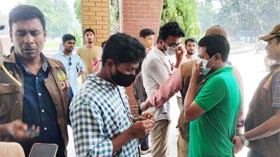 রাবির ভর্তি পরীক্ষায় জালিয়াতির অভিযোগে আটক ৩