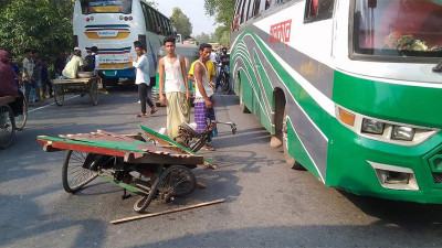 টাঙ্গাইলে বাস ও অটোভ্যানের মুখোমুখি সংঘর্ষে নিহত ৪