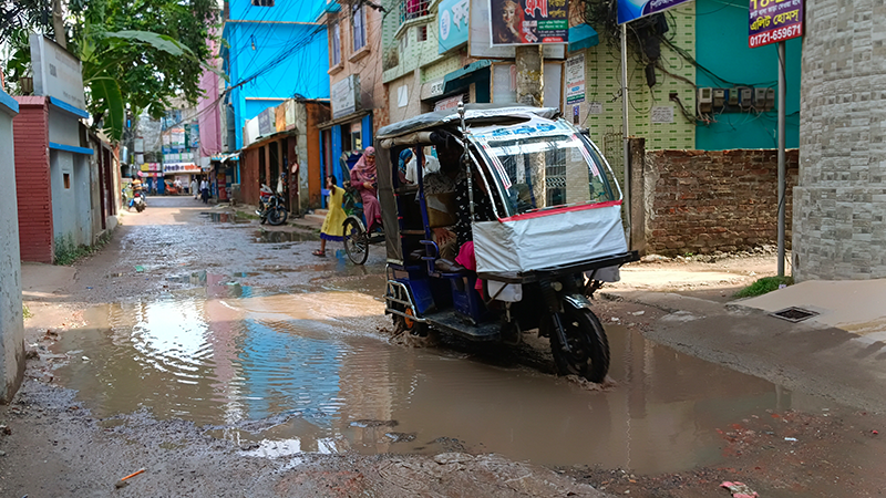 খানাখন্দে ভরা পটুয়াখালী শহরের বেশির ভাগ সড়ক