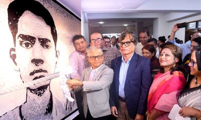 ঢাবিতে নিজ বিভাগের সামনে বসল ভাষা শহীদ বরকতের ম্যুরাল