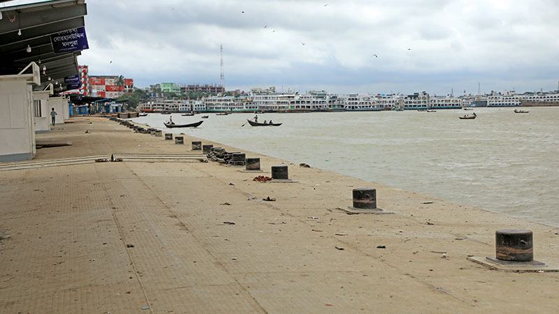 যাত্রীর চাপ নেই, তবু বড় হচ্ছে সদরঘাট অবকাঠামো