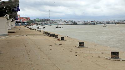 যাত্রীর চাপ নেই, তবু বড় হচ্ছে সদরঘাট অবকাঠামো